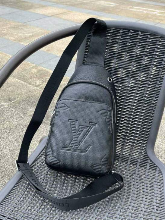 Picture of Louis Vuitton Mens Bags _SKUfw171855353fw